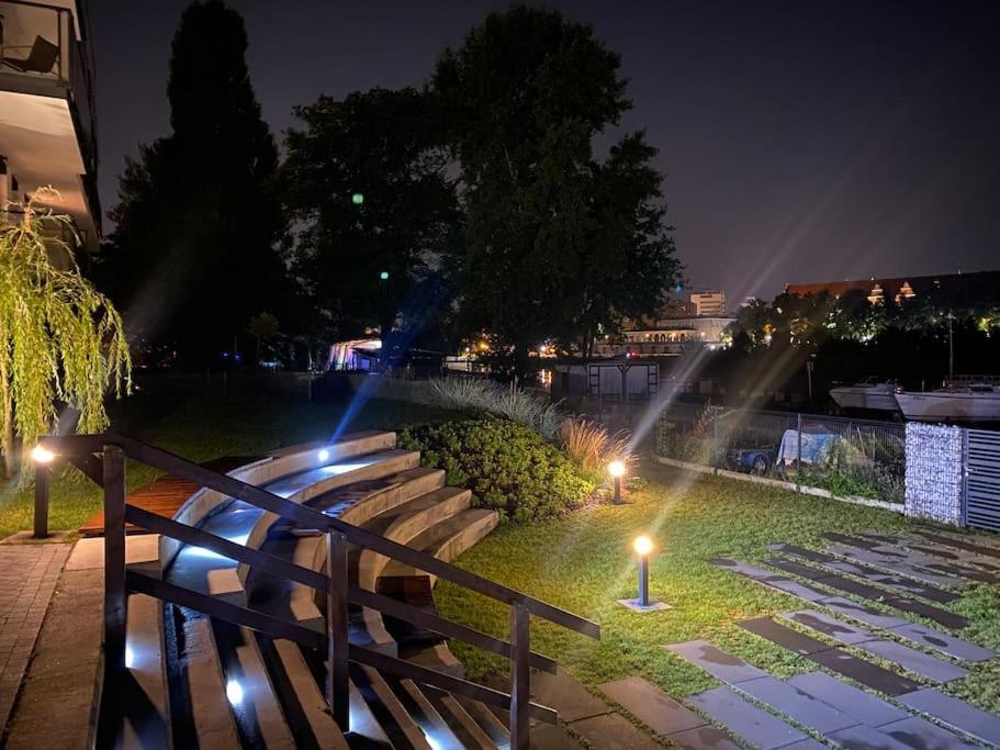 Art Marina Nad Rzeka Z Bezplatnym Parkingiem Apartment วรอตซวาฟ ภายนอก รูปภาพ