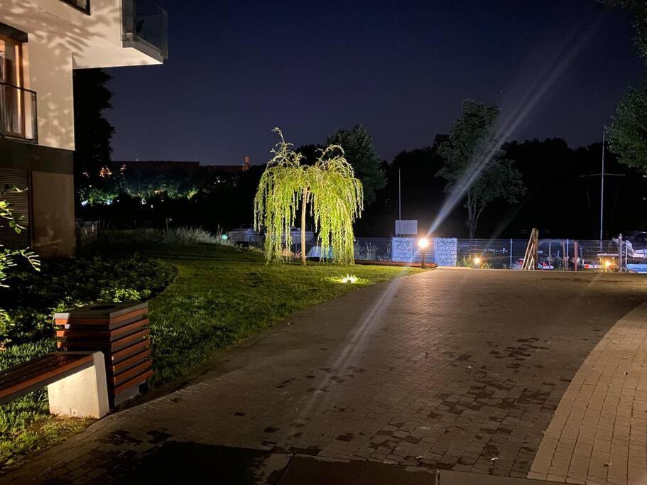 Art Marina Nad Rzeka Z Bezplatnym Parkingiem Apartment วรอตซวาฟ ภายนอก รูปภาพ